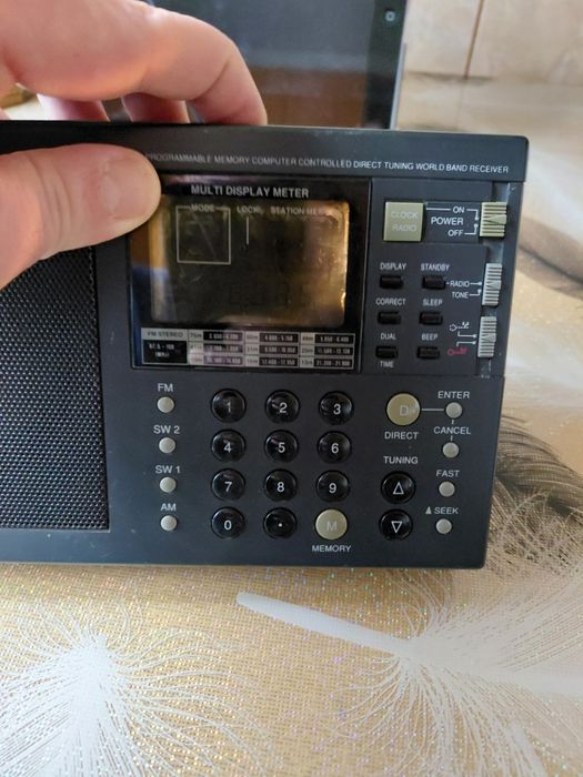 Vând radio cu baterii sau la curent Magnum