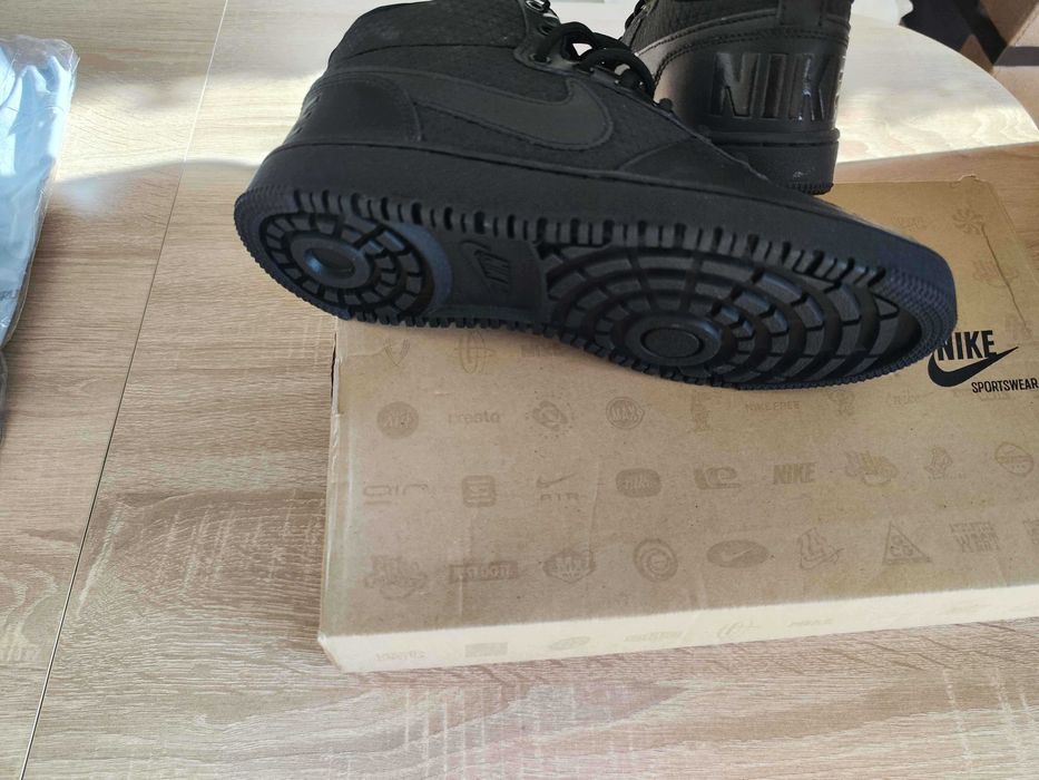 Нови обувки NIKE