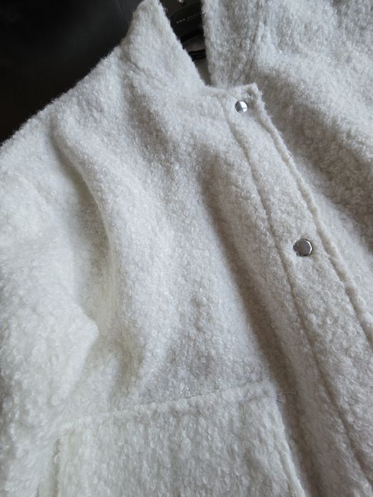Бяло дамско яке оувърсайз