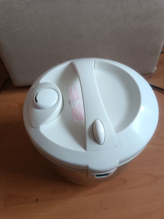 Мултикукър Panasonic SR-TMH18