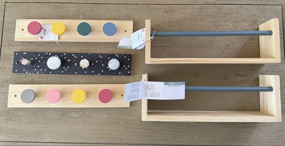 Sinsay комплект 2бр стенен рафт и 3бр закачалки