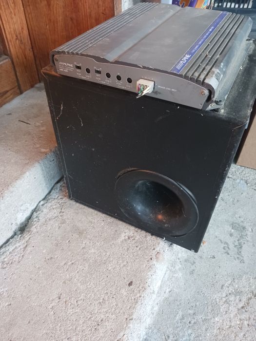 Бас туба с усилвател