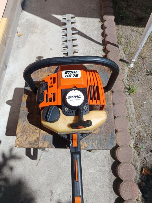 Foarfeca de taiat gard viu Stihl.