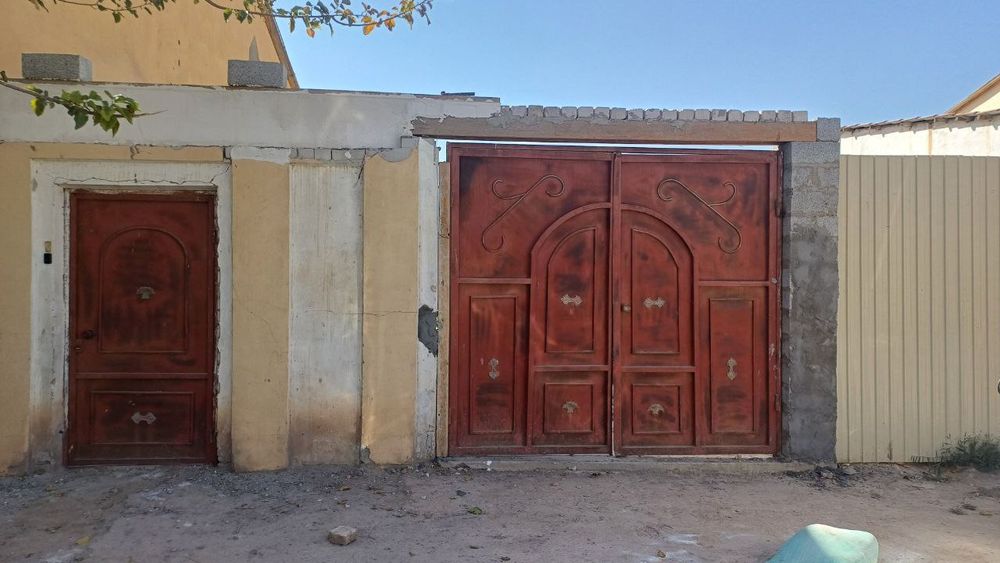 Temir darvoza va eshik