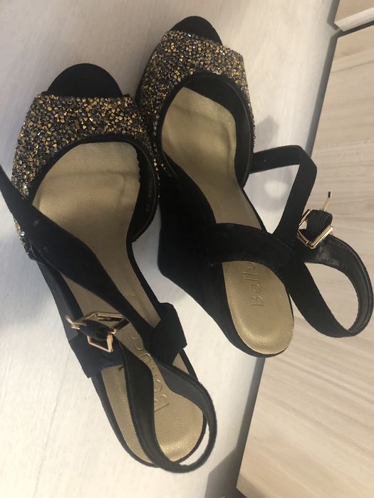 Дамски сандали на платформа