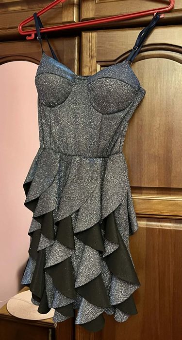 Сребърна блестяща рокля