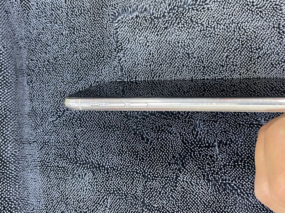 Телефон iPhone 11 pro 64 GB