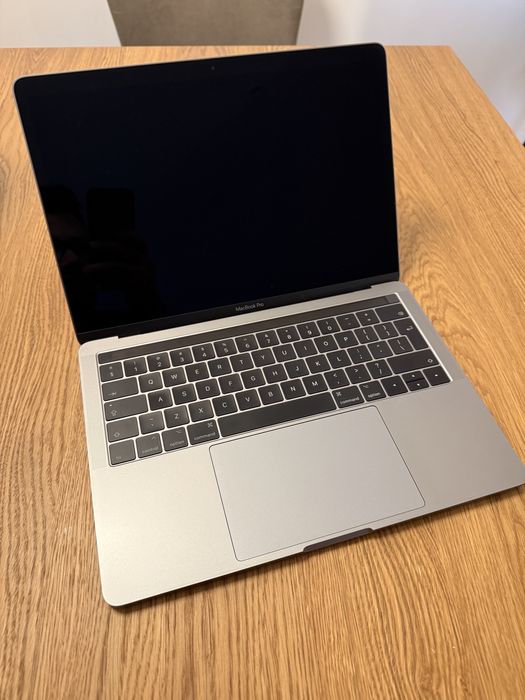 Macbook Pro 13’ 2017 512GB 16GB RAM 57 cicluri impecabil