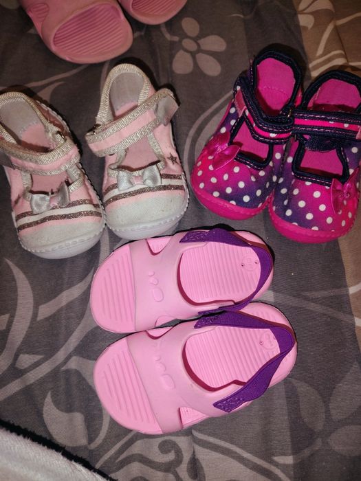 Пантофи два чифта, джапанки