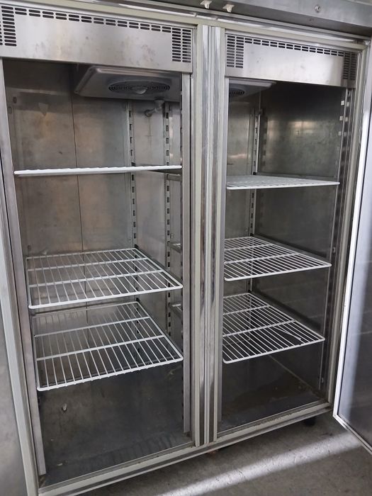 Vând frigider vertical inox