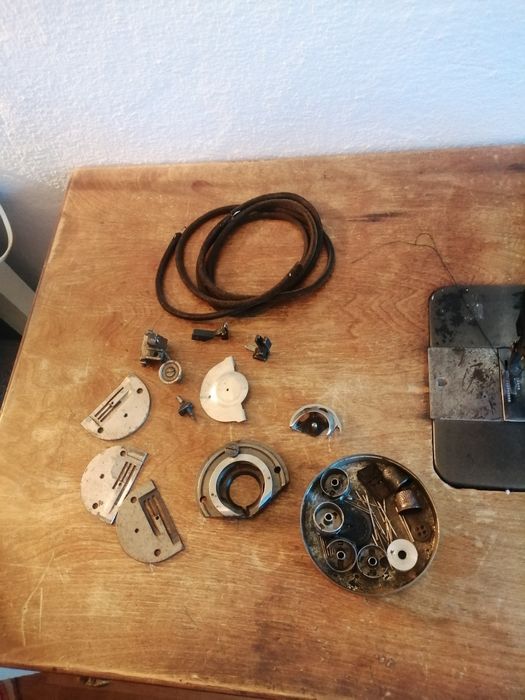 Швейная машина Zinger