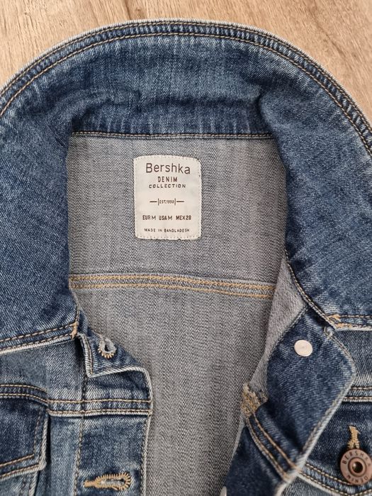 Geacă scurtă denim Bershka