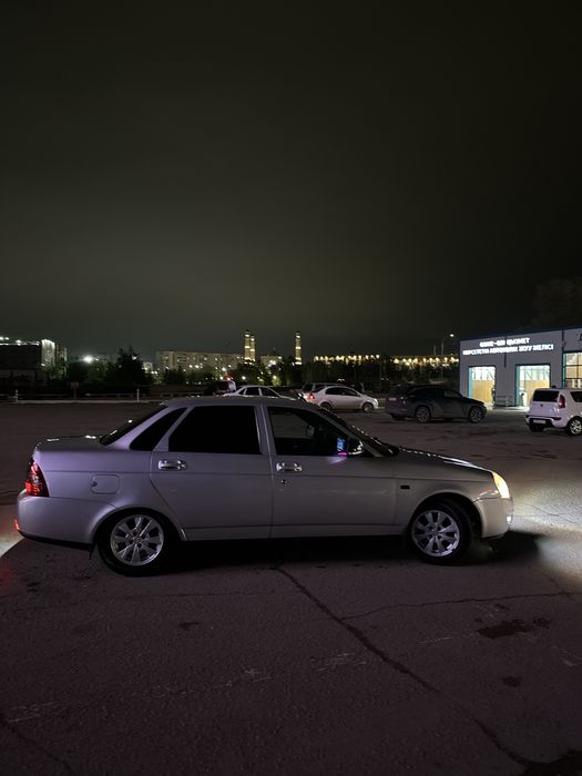 Продам приору 2013 декабарь торг у капота