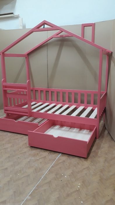 TRANSPORT GRATUIT.Pat casuta,cod 303