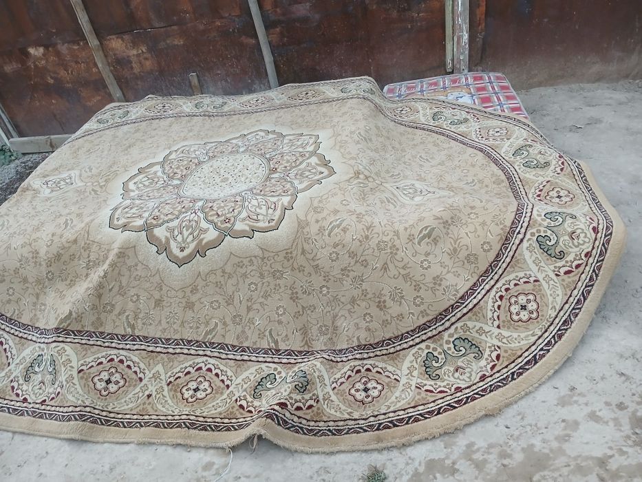 2 ярим га 3 ярим гилам сотилади жуда калин