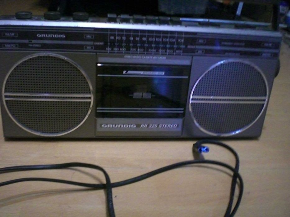 Касетофон GRUNDIG  работи