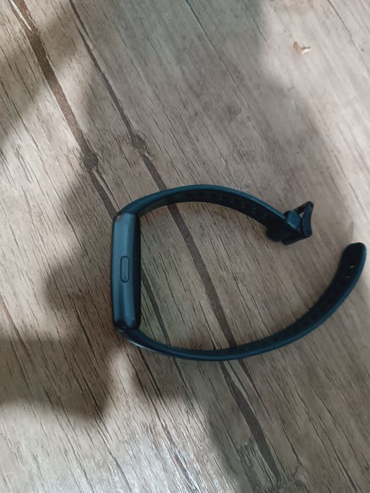 Huawei band 6 smart soati sotiladi.