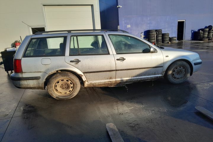 Dezmembrez Volkswagen VW Golf 4