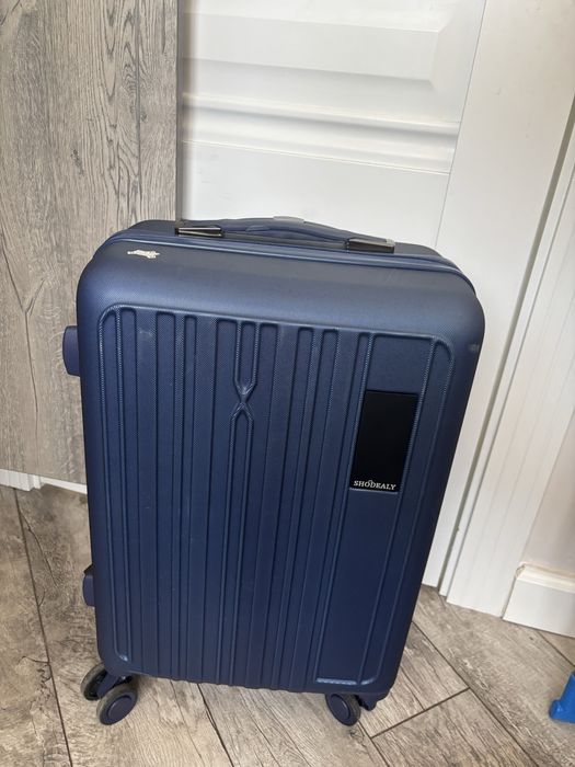 Маленький чемодан б/у