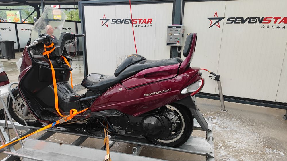 Скутер Suzuki Burgman 250 на части