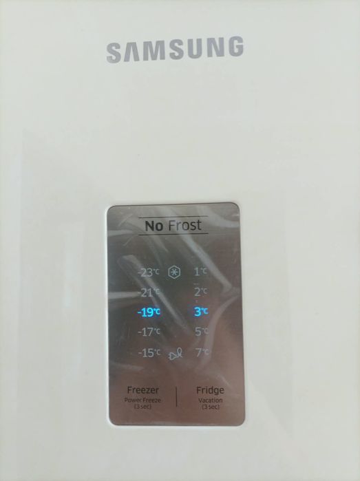 Холодильник Samsung