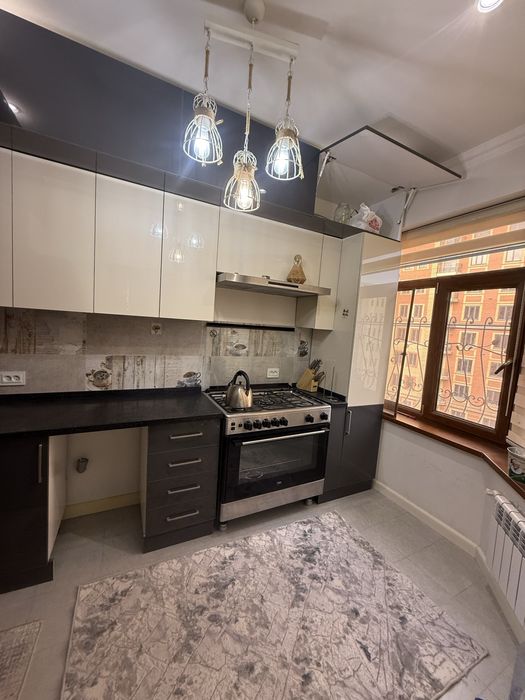 Titovada 3 xona kvartira sotiladi 4 etajda