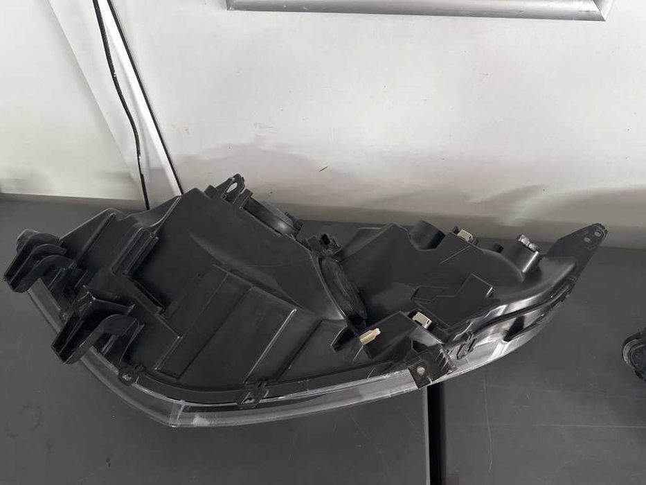 Faruri Renault Grand Scenic III 1.6 dci 2009-2013 far stanga 260606760R far dreapta 260100023R
