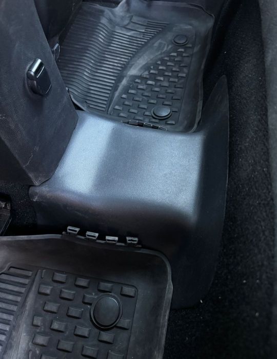 Set ornamente praguri + mocheta Dacia Logan 2 / Logan 2 MCV