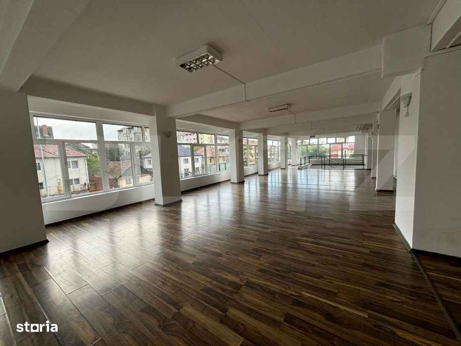 Spatiu comercial de vanzare, 5 incaperi, 220 mp, zona centrala