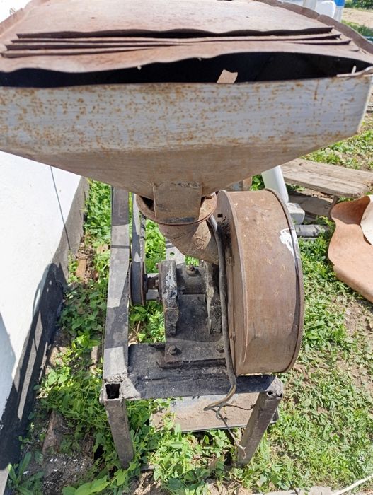 Продам Зернодробилка 380вт