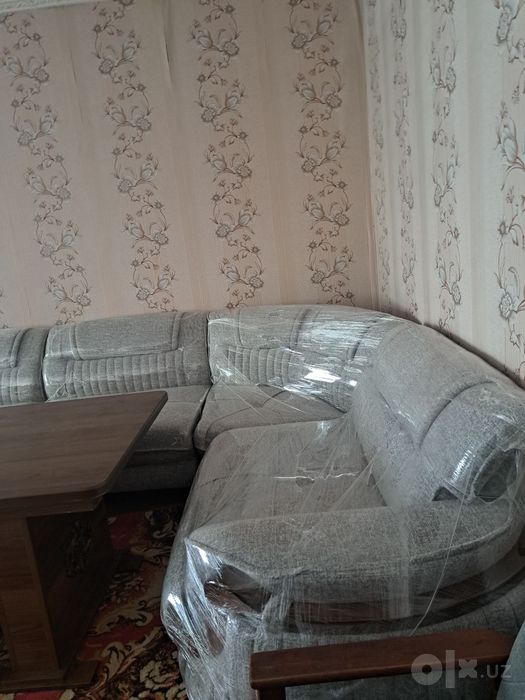 Угалок, 3та пуфики, 1та стол