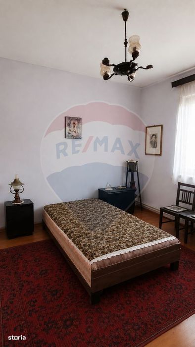 Casă cu teren generos în Ciugud cu 5 camere de vânzare