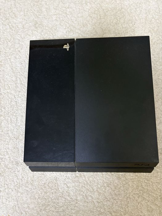 продается PlayStation 4