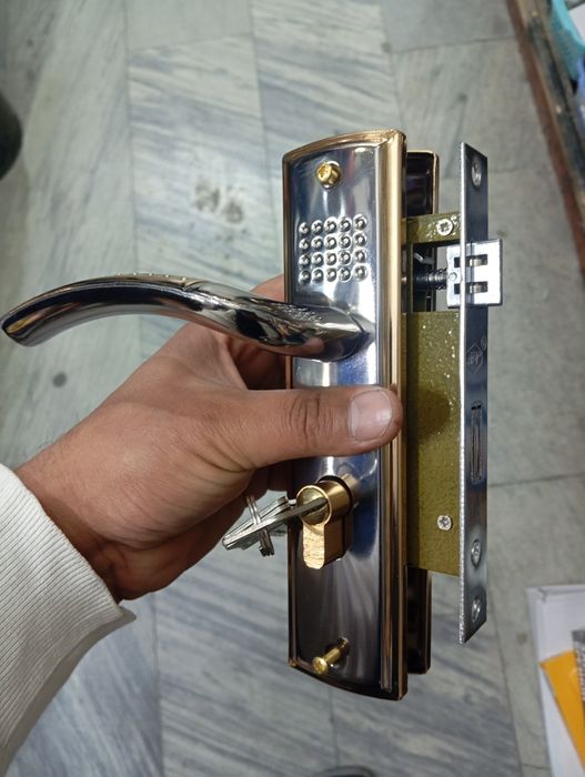 Ремонт замков установка замков вскрытие замков Zamok oʻrnatish eshik .