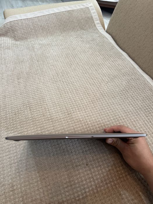 Продам Macbook 12" 2017 в идеальном состоянии