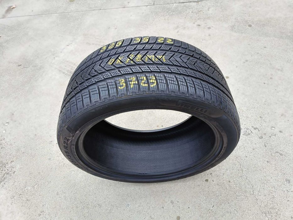 O anvelopa iarna 325 35 22 pirelli scorpion winter