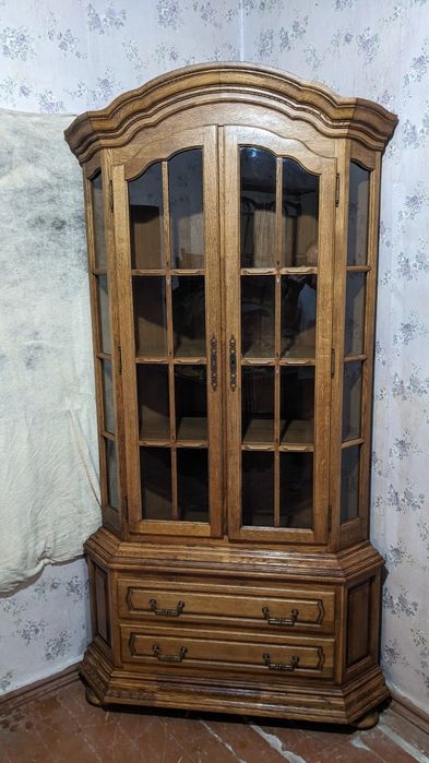 Небольшая угловая витрина, Белоруссия, в отличном родном состоянии.