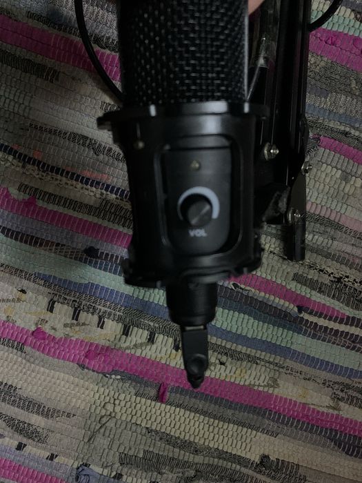 Продаю студийный микрофон