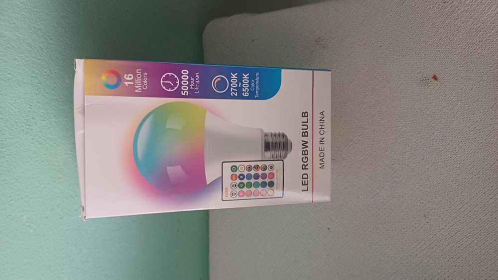 Bec LED cu telecomanda