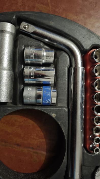 Набор инструментов в контейнере