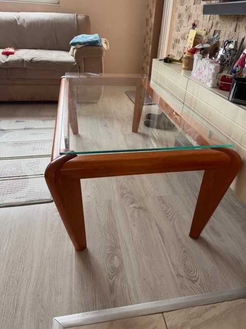 Модерна холна маса – МДФ основа и закалено стъкло