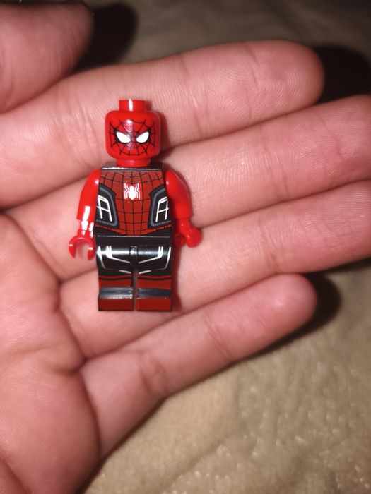 Продам фигурку Spider-Man