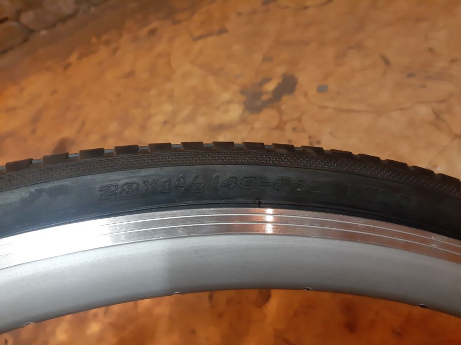 Обод велосипедный с покрышкой