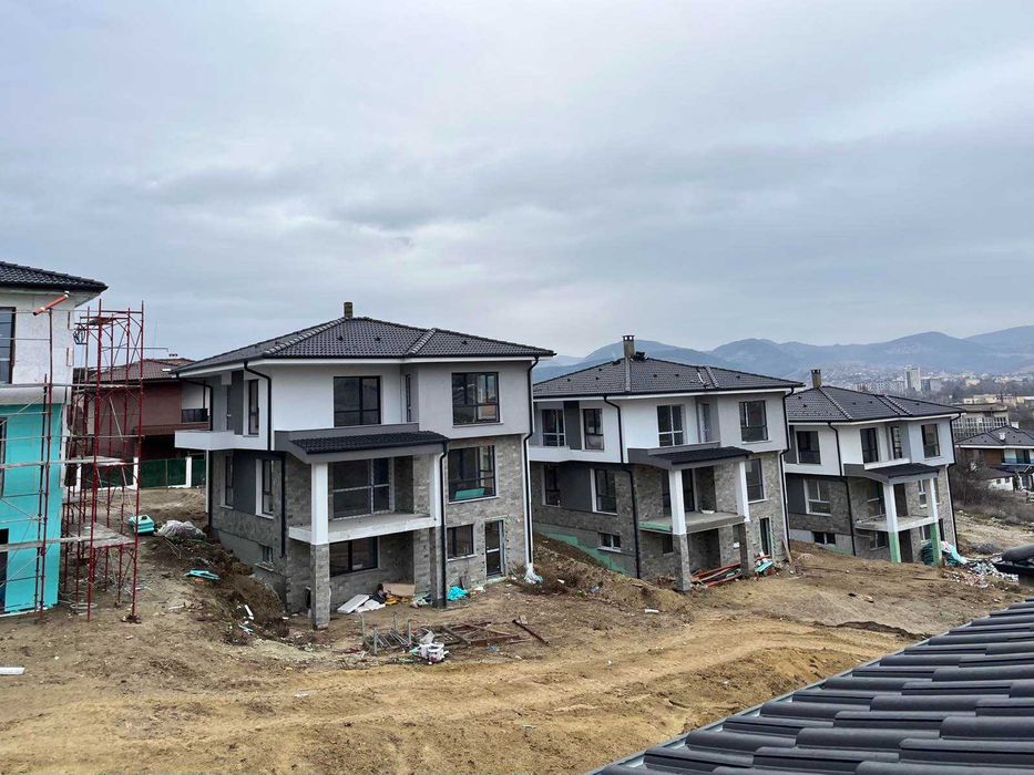 Еднофамилни къщи за продан в затворен комплекс!