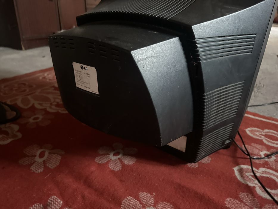 Телевизор LG продам