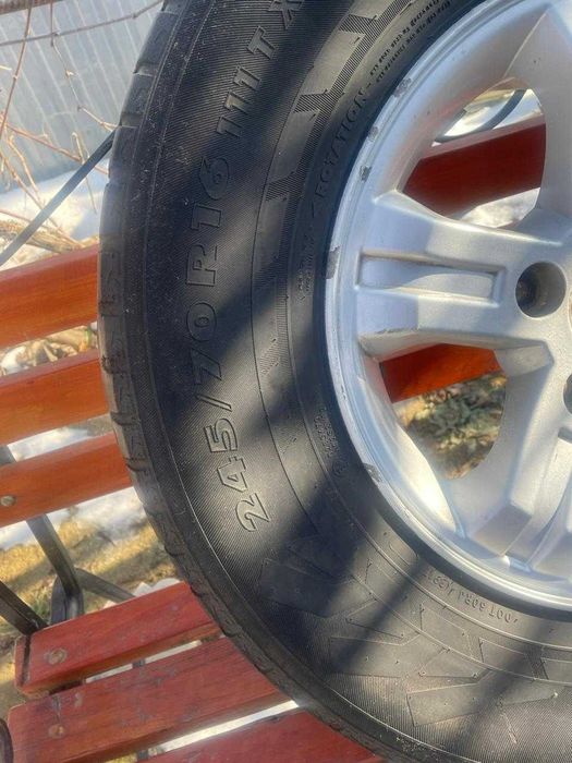 Продается  зимние шины