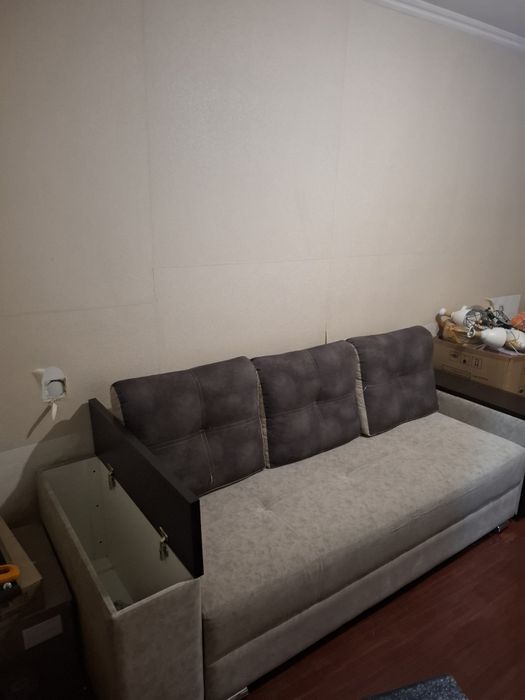 Диван . В хорошем состоянии