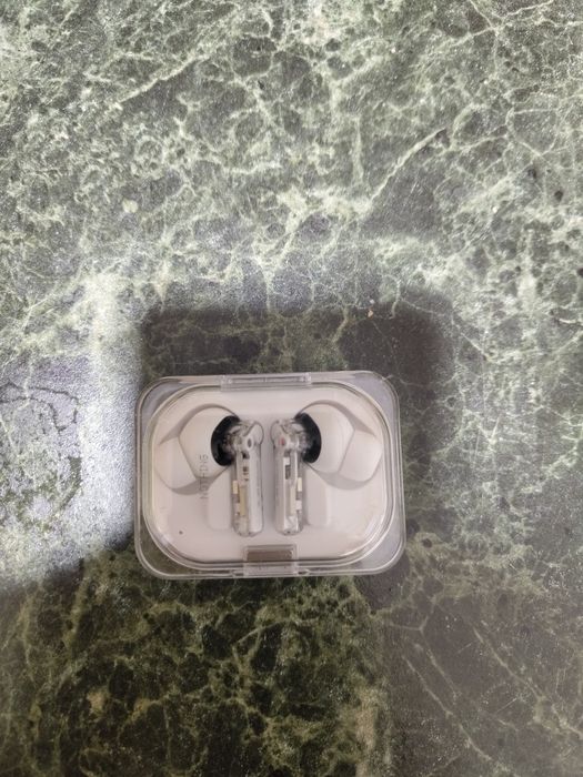 Продам наушник nothing ear(a)