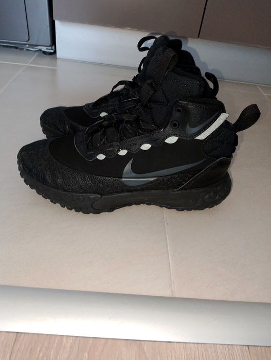 Зимни обувки Nike, номер 37.5