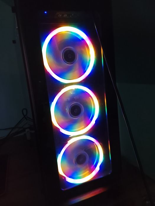 Vând calculator gaming cu monitor,căști,tastatura,mouse (negociabil)